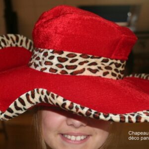 Chapeau velours rouge déco panthère