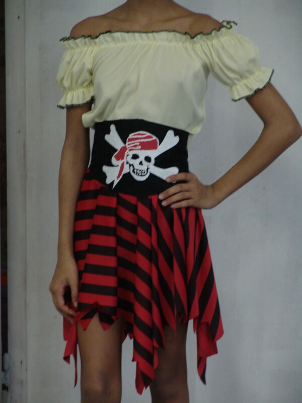 Ensemble pirate haut jaune/jupe rouge et noir/ceinture pirate