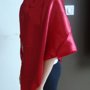 Foulard rouge satiné forme triangle