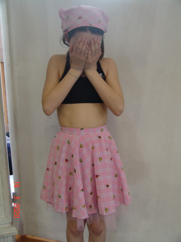 Jupe rose à fleurs+ fichus assortis