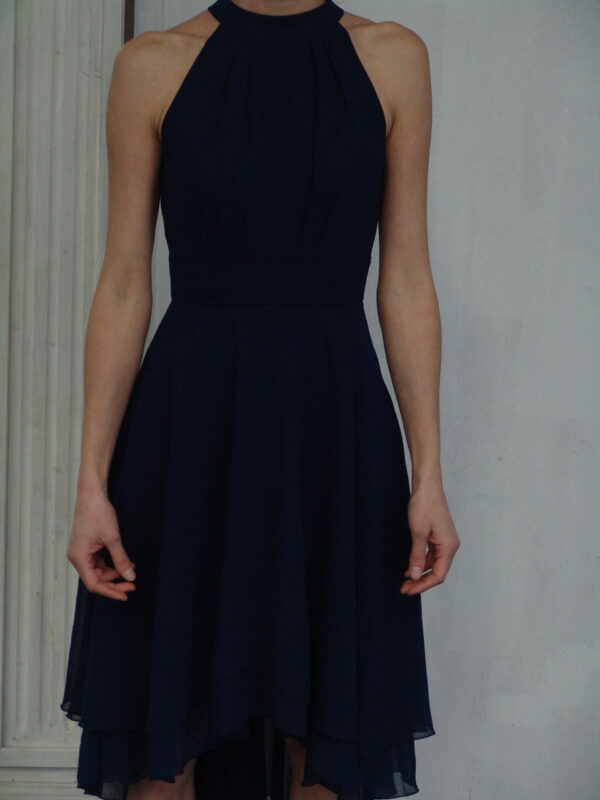 Robe asymétrique col Mao, différents coloris – Image 3
