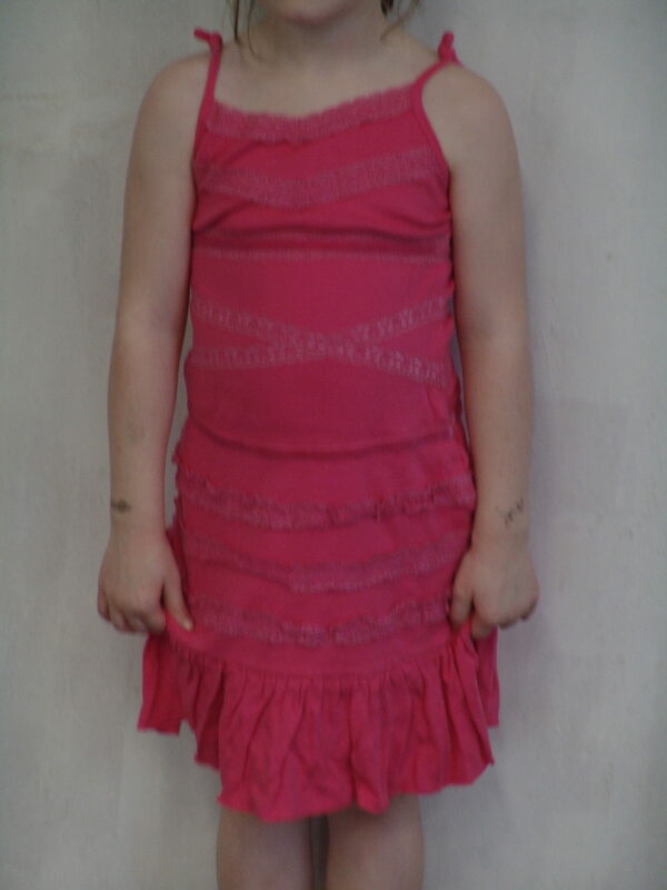 Robe avec petits volants, différents coloris – Image 3