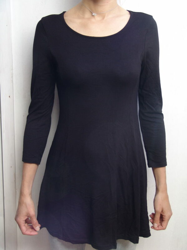 Robe noire fluide courte col rond