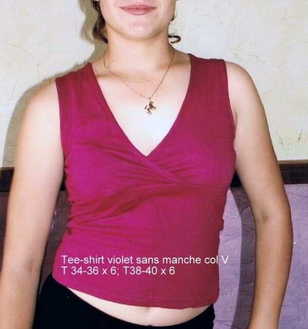 Tee-shirt violet col V sans manches