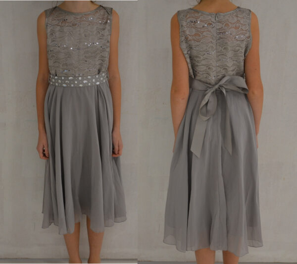 Robe grise haut brillant bas voile