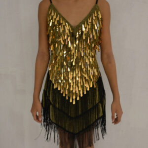 Robe latine or franges noires
