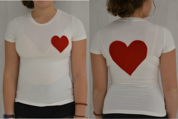 Tee-shirt blanc cœur rouge