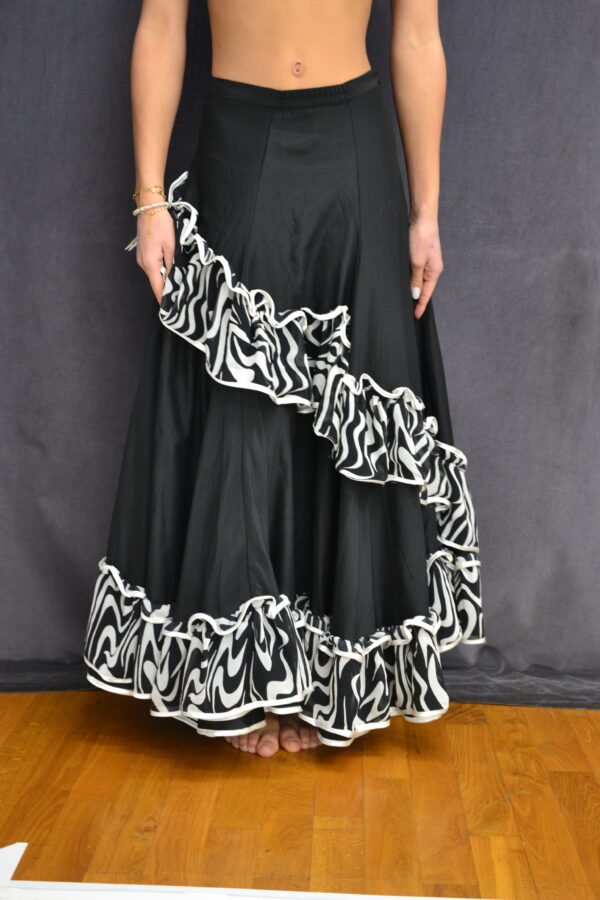Jupe flamenco noire et blanche