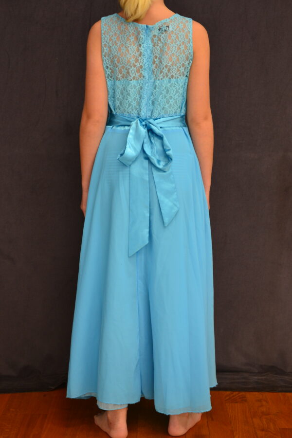 Robe bleu clair haut dentelle – Image 2