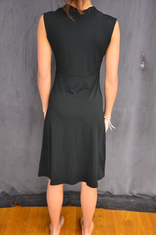 Robe noire haut croisé mi-longue droite H&M – Image 2