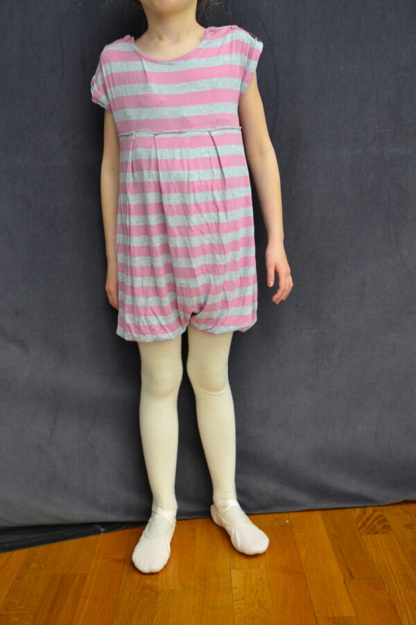 Robe grise rayée manches courtes forme boule, différents coloris – Image 3