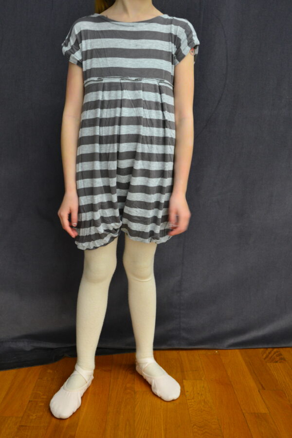 Robe grise rayée manches courtes forme boule, différents coloris – Image 2