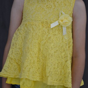 Tunique jaune dentelle doublée avec une fleur
