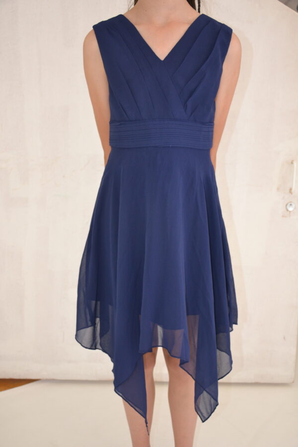 Robe bleue pan coupé