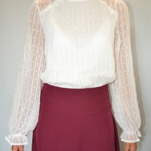Blouse blanche à manches longues bouffantes, broderies pois suisses