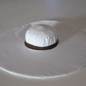 Chapeau blanc large