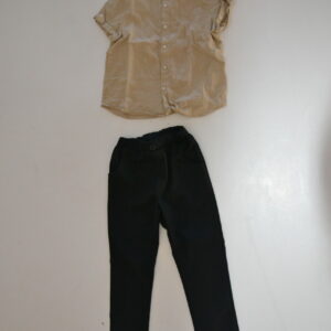 Ensemble chemisette beige et pantalon noir masculin